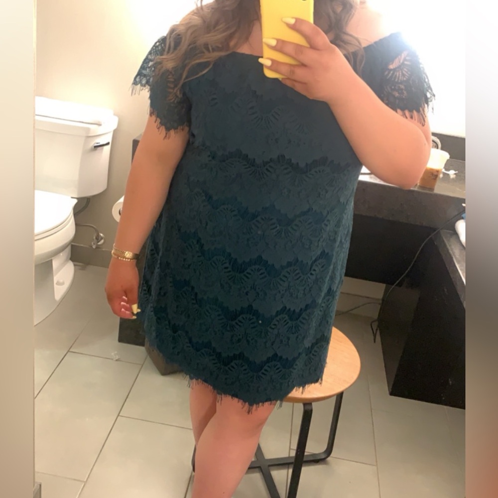 Off shoulder dark green lacy dress